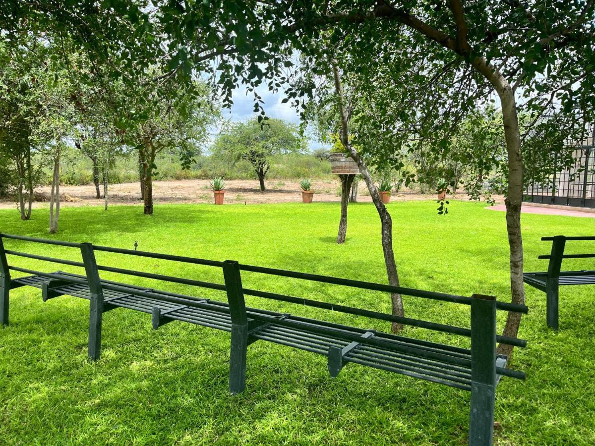 Conductor'S Inn تسومب المظهر الخارجي الصورة