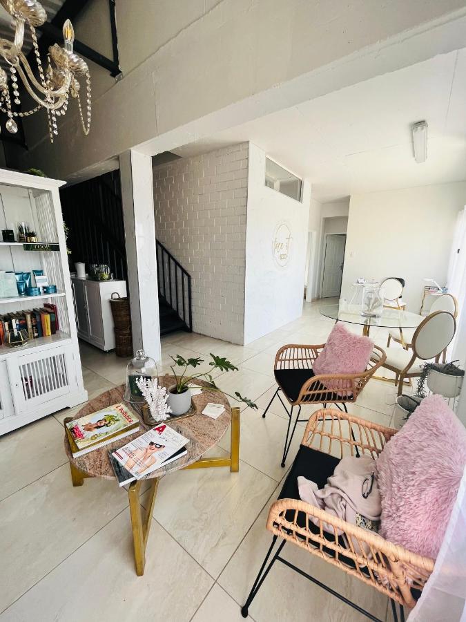 Conductor'S Inn تسومب المظهر الخارجي الصورة