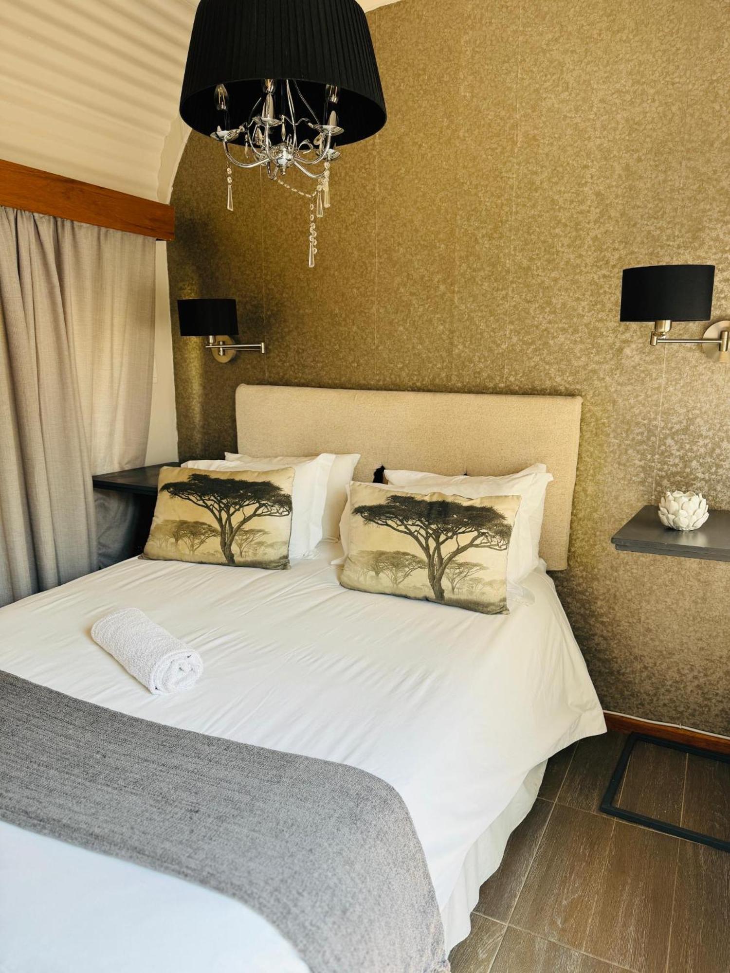 Conductor'S Inn تسومب المظهر الخارجي الصورة